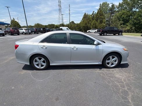 Used 2014 Toyota Camry SE FWD image 10