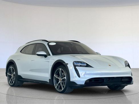 Used 2023 Porsche Taycan 4 Cross Turismo image 10