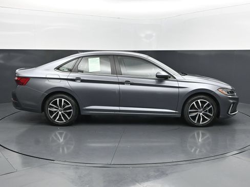 Used 2026 Volkswagen Jetta SE FWD image 6