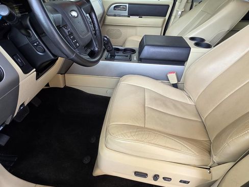 Used 2016 Ford Expedition XLT w/ Equipment Group 202A RWD image 7