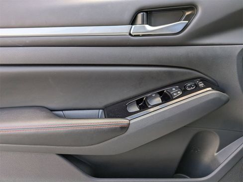 Used 2025 Nissan Altima 2.5 SR image 11