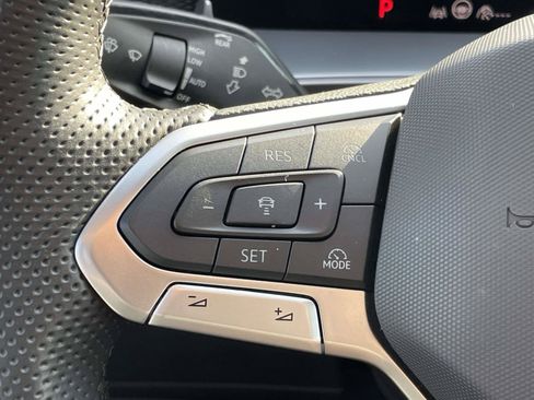 Certified 2025 Volkswagen Tiguan SE R-Line AWD/4WD image 19