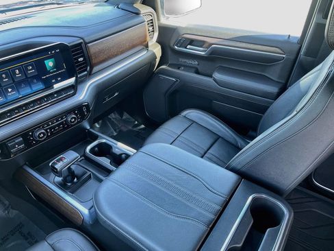 Used 2023 Chevrolet Silverado 1500 High Country w/ High Country Premium Package AWD/4WD image 24