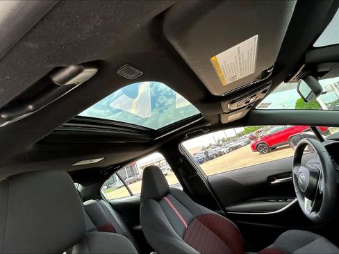 Used 2024 Toyota Corolla SE w/ SE Premium Package image 14