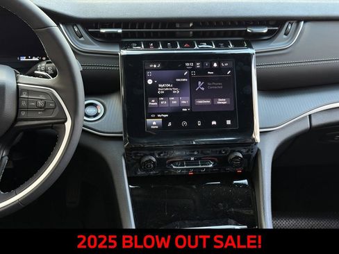 New 2025 Jeep Grand Cherokee L Altitude image 15