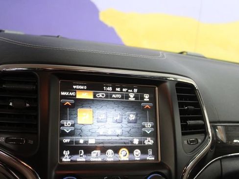 Used 2017 Jeep Grand Cherokee Overland AWD/4WD image 18
