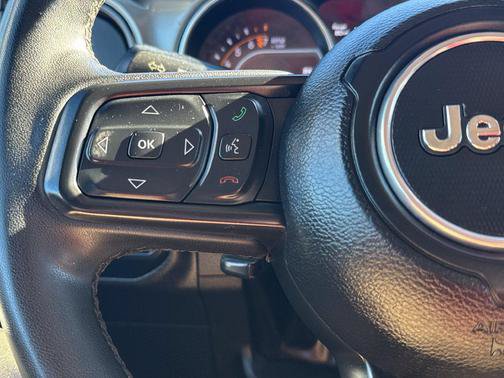 Used 2023 Jeep Gladiator Sport AWD/4WD image 19