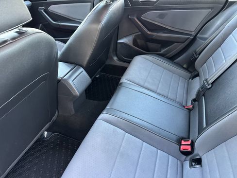 Used 2025 Volkswagen Jetta SE FWD image 12