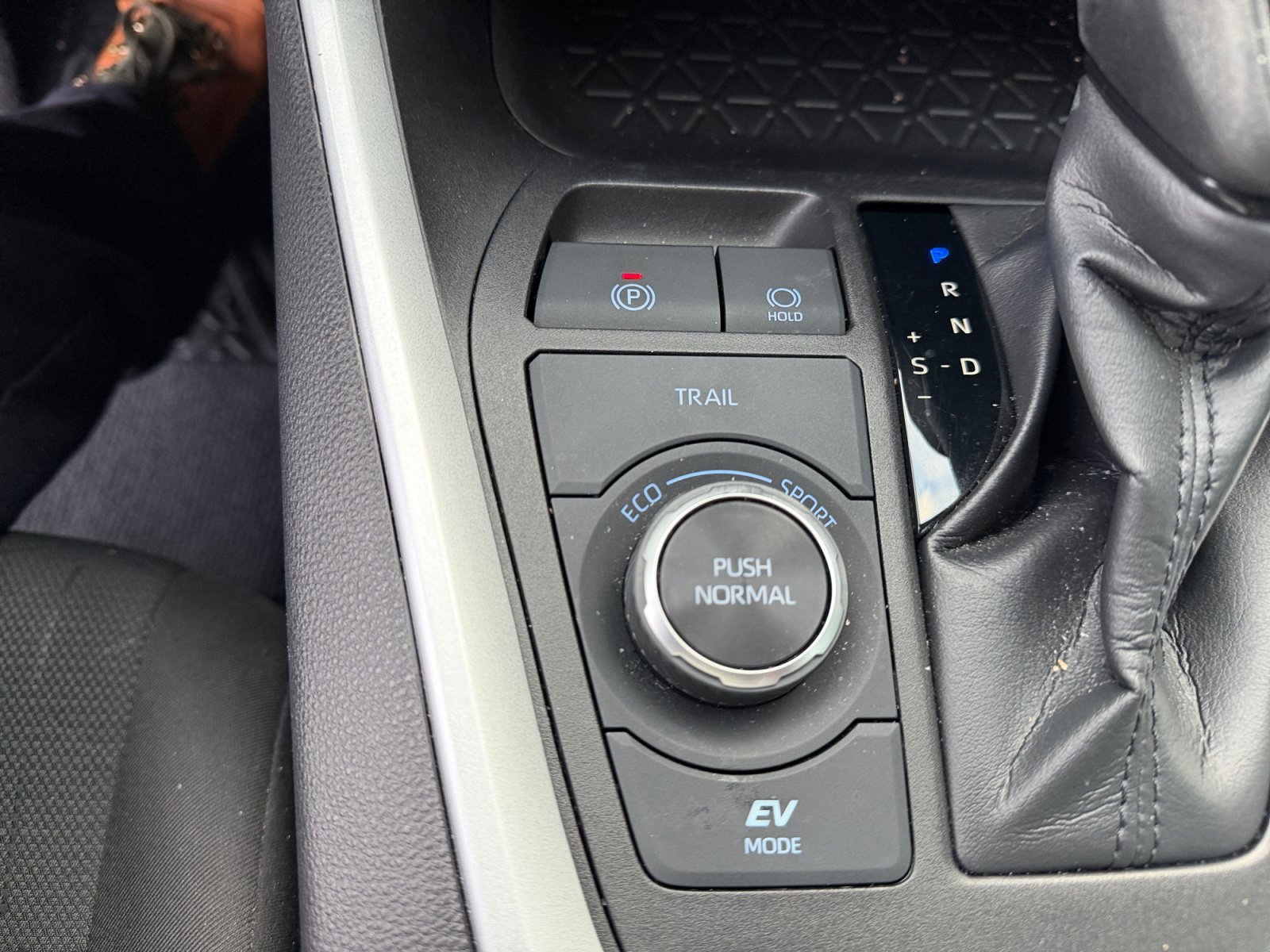 Used 2022 Toyota RAV4 XLE w/ Convenience Package AWD/4WD image 25