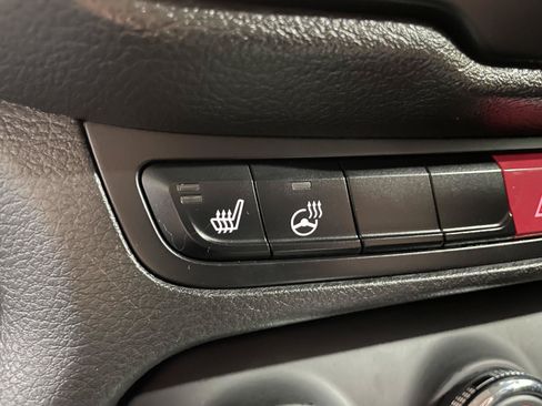 Used 2017 Jeep Renegade Latitude w/ Cold Weather Group AWD/4WD image 16