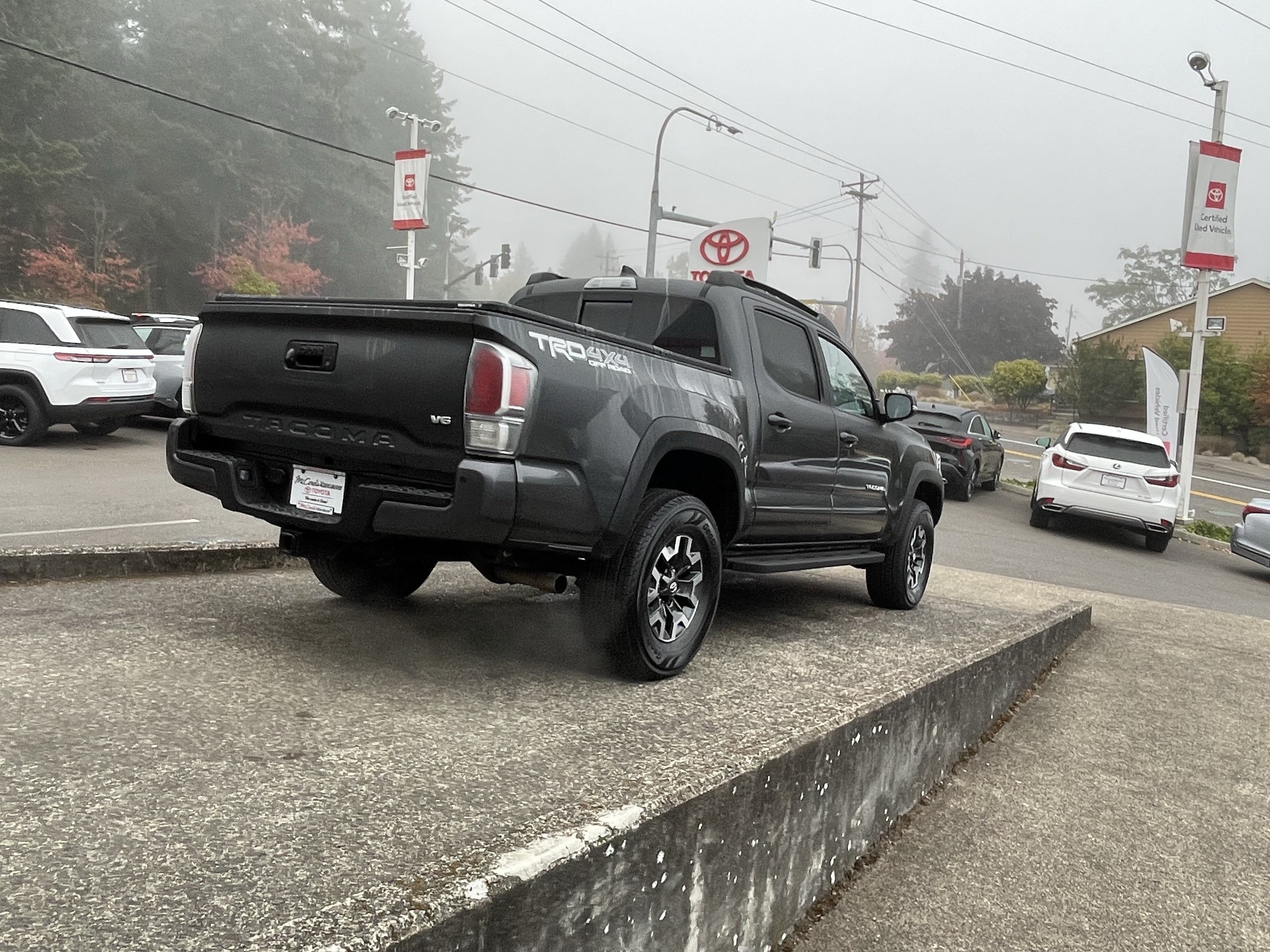 Certified 2020 Toyota Tacoma TRD Off-Road w/ TRD Premium Off Road Package AWD/4WD image 8