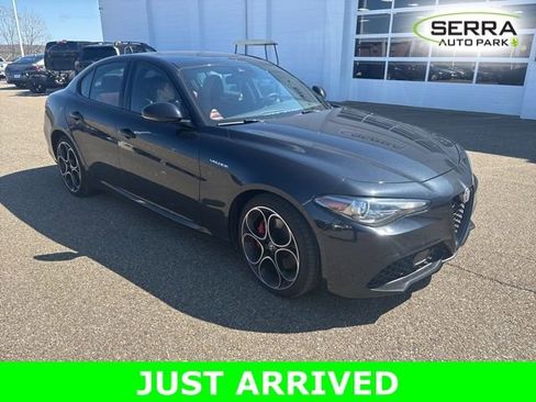 Used 2022 Alfa Romeo Giulia Veloce image 2