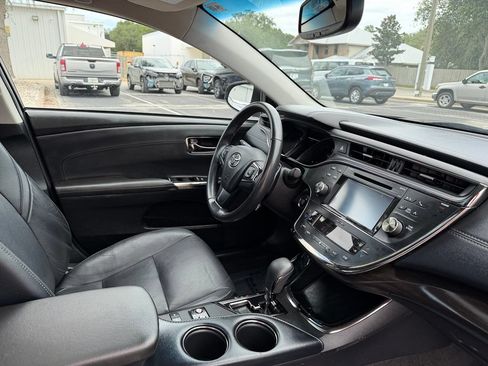Used 2016 Toyota Avalon XLE Plus FWD image 29