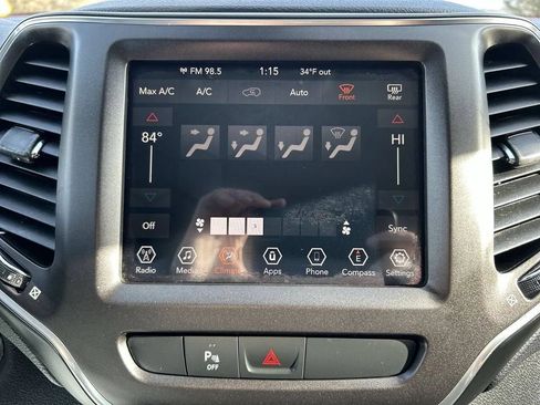 Used 2019 Jeep Cherokee Trailhawk AWD/4WD image 15