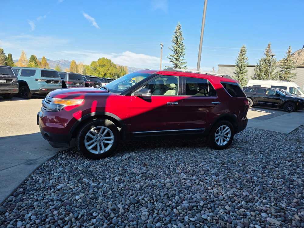 Used 2014 Ford Explorer XLT w/ Equipment Group 202A AWD/4WD image 9