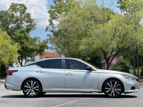 Used 2021 Nissan Altima 2.5 SR FWD image 4