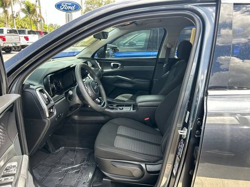 Used 2023 Kia Sorento LX FWD image 15