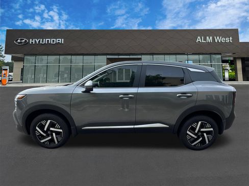Used 2025 Nissan Kicks SV FWD image 8