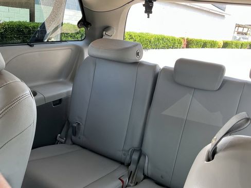 Used 2016 Toyota Sienna XLE w/ XLE Navigation Package FWD image 25