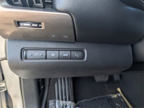 Used 2024 Nissan Pathfinder Platinum image 18