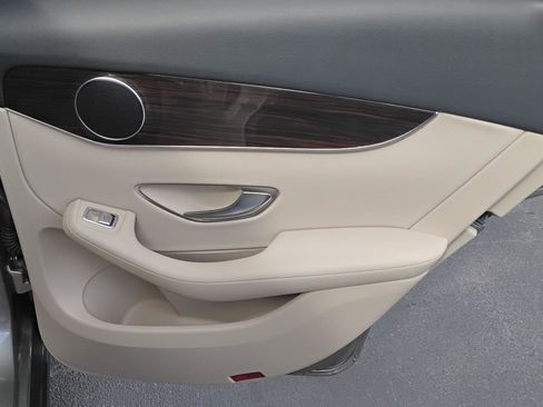 Used 2022 Mercedes-Benz GLC 300 image 24