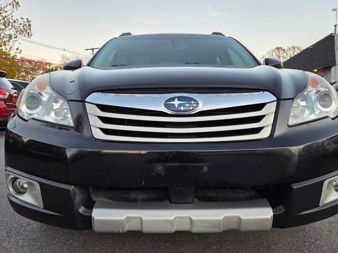 Used 2011 Subaru Outback 2.5i Limited w/ PWR Moonroof Pkg image 3