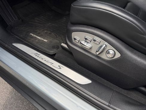 Certified 2022 Porsche Macan S AWD/4WD image 24