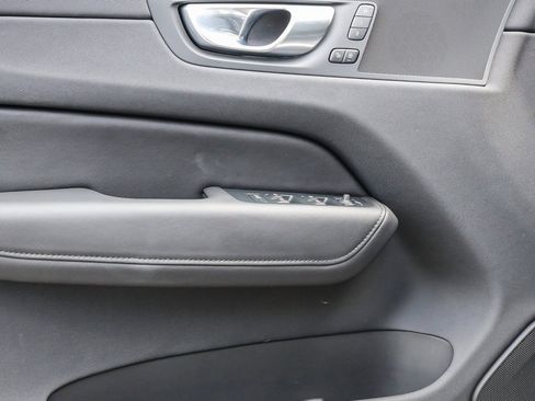 Used 2025 Volvo XC60 B5 Plus image 19