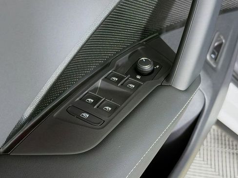 New 2026 Volkswagen Tiguan SE R-Line FWD image 19