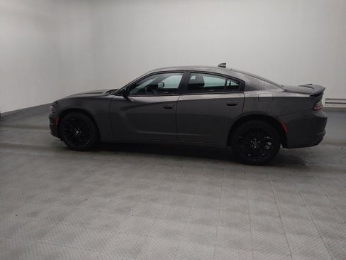 Used 2017 Dodge Charger SXT w/ Blacktop Package image 3