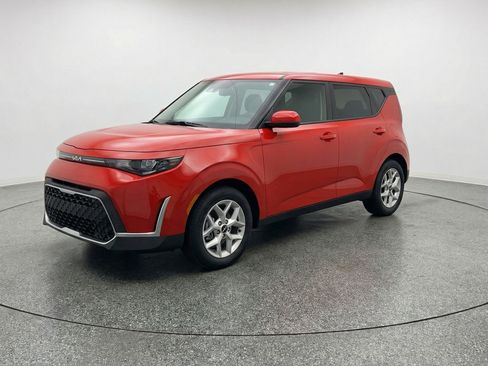 Used 2025 Kia Soul LX w/ LX Technology Package FWD image 3