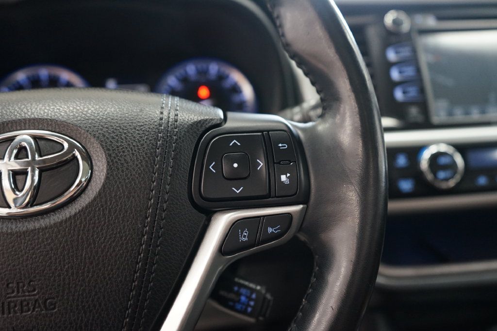 Used 2018 Toyota Highlander Limited Platinum AWD/4WD image 36