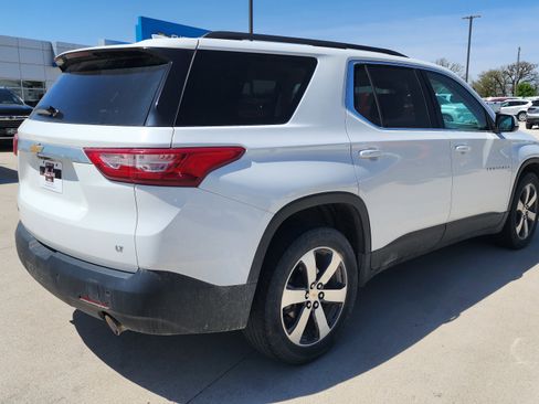 Used 2021 Chevrolet Traverse LT w/ LT Premium Package AWD/4WD image 4