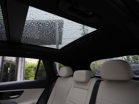 Used 2023 Mercedes-Benz GLC 300 4MATIC w/ Exclusive Trim Package image 27