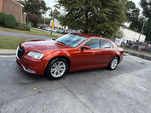 Used 2021 Chrysler 300 Touring L image 7