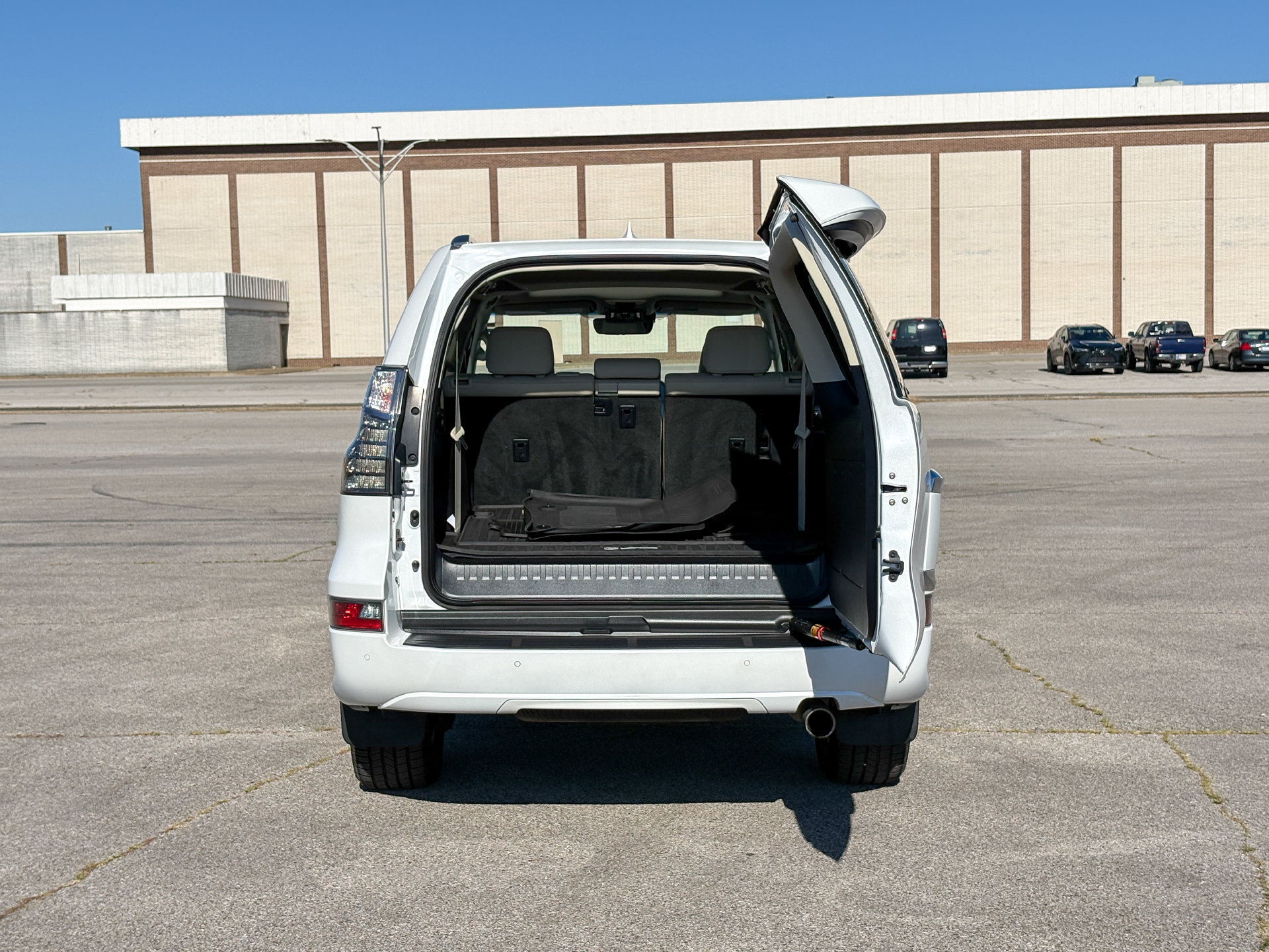 Used 2021 Lexus GX 460 Premium w/ Premium Package AWD/4WD image 28