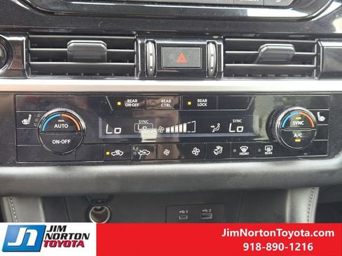 Used 2025 Nissan Pathfinder SV FWD image 19