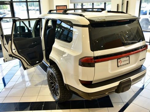 Used 2024 Lexus GX 550 image 8