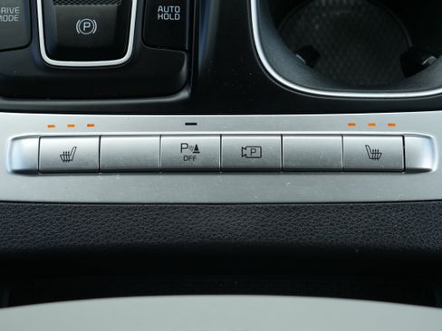 Used 2024 Kia Carnival LX FWD image 24