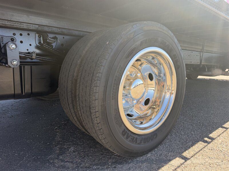 Used 2025 Isuzu NPR RWD image 9