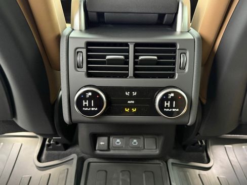 New 2026 Land Rover Discovery Limited Edition AWD/4WD image 36