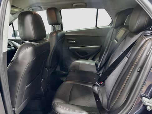 Used 2018 Chevrolet Trax LT w/ LT Convenience Package AWD/4WD image 19