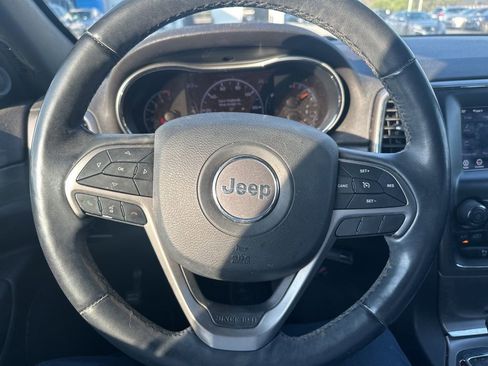 Used 2019 Jeep Grand Cherokee Laredo w/ Security & Convenience Group image 22