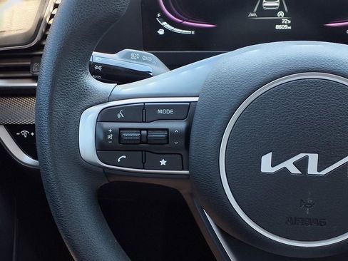 Used 2025 Kia Sportage LX FWD image 17