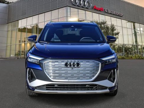 Used 2025 Audi Q4 e-tron Premium Plus w/ Premium Plus image 6