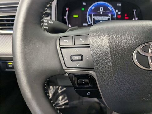 Used 2025 Toyota Camry SE w/ Convenience Package FWD image 17