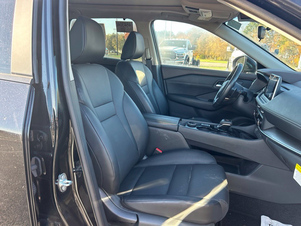Used 2023 Nissan Rogue SV w/ SV Premium B Package AWD/4WD image 9