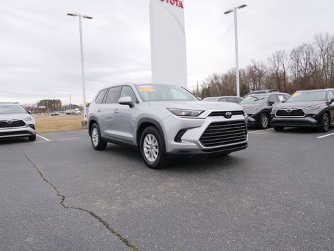 Used 2024 Toyota Grand Highlander XLE image 10
