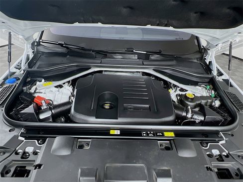Used 2023 Land Rover Range Rover Sport SE image 32