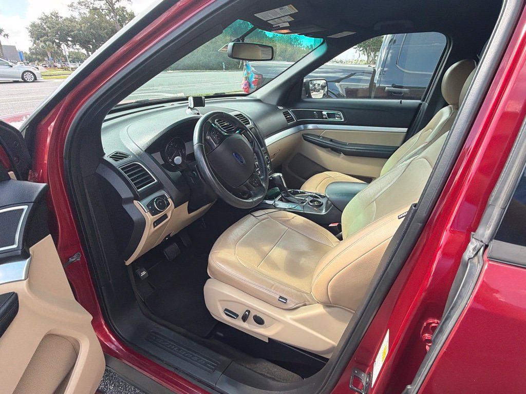 Used 2017 Ford Explorer XLT w/ Equipment Group 201A FWD image 8